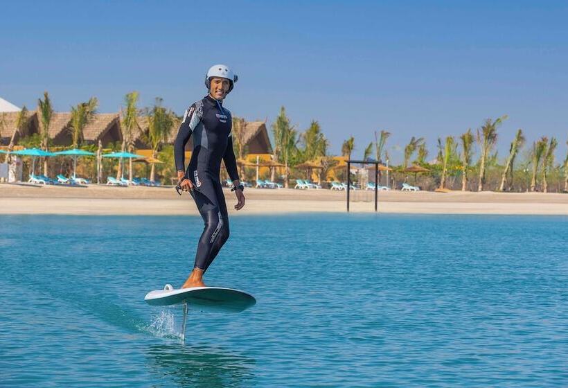 هتل Anantara World Islands Dubai Resort