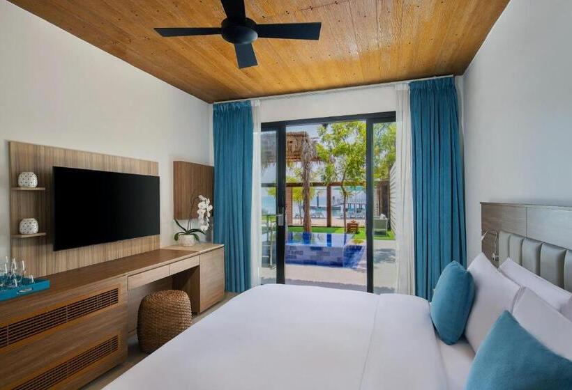 هتل Anantara World Islands Dubai Resort