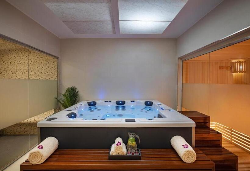 هتل Anantara World Islands Dubai Resort