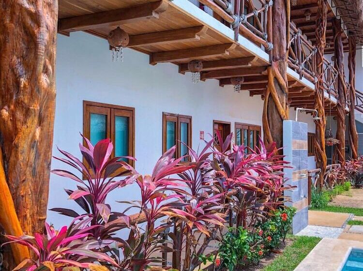 هتل Hacienda Dos Ojos