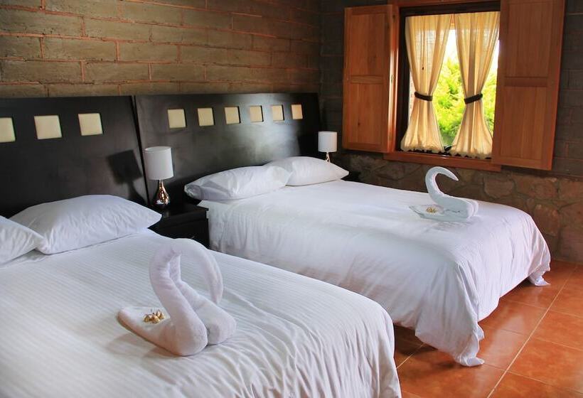 هتل Y Cabañas Mountain Lodge
