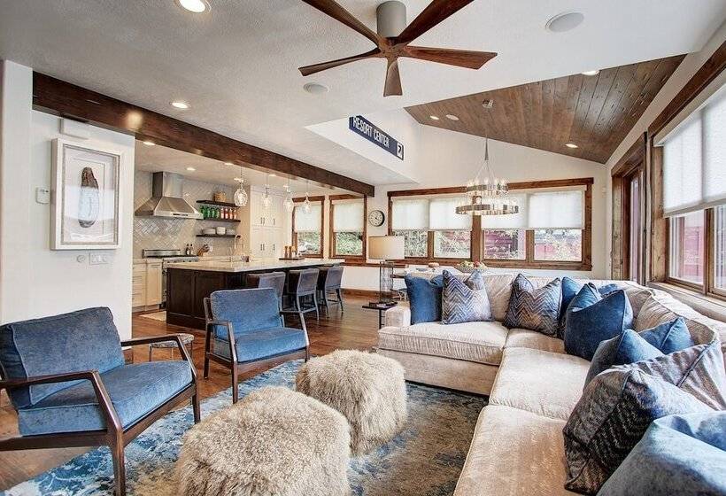 Main Street Escape By Avantstay Stunning Home Right Off Main Street W Hot Tub Large Deck