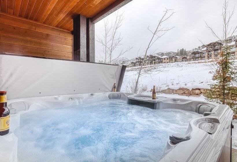 White Wolf By Avantstay Stunning Unit In Ideal Park City Location W/ Communal Pool & Hot Tub