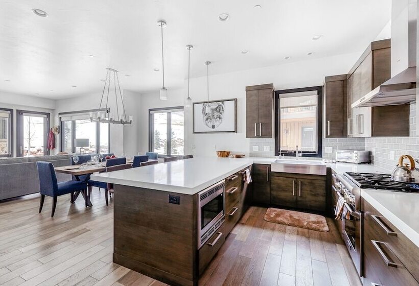 White Wolf By Avantstay Stunning Unit In Ideal Park City Location W/ Communal Pool & Hot Tub