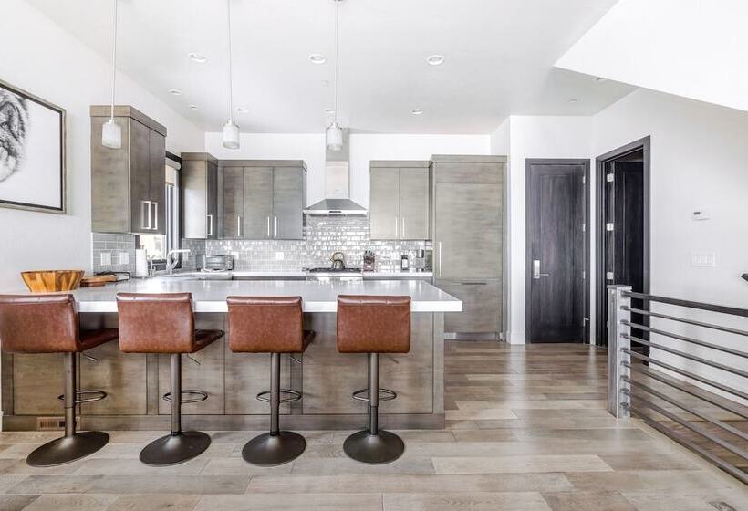 White Wolf By Avantstay Stunning Unit In Ideal Park City Location W/ Communal Pool & Hot Tub