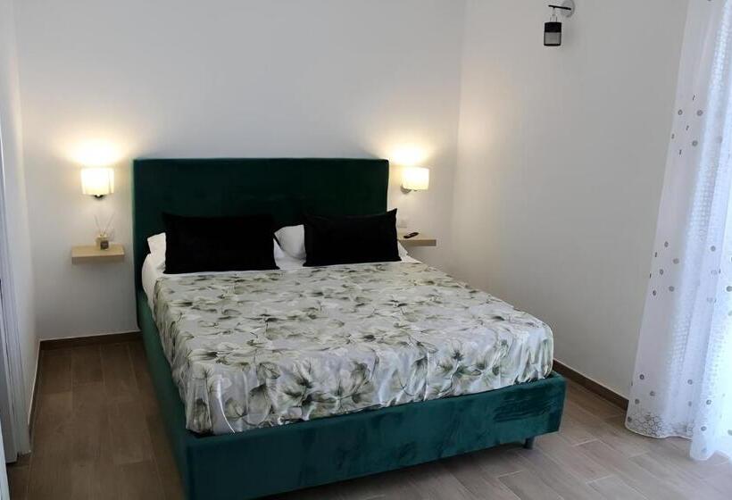 تختخواب و صبحانه Antares Rooms