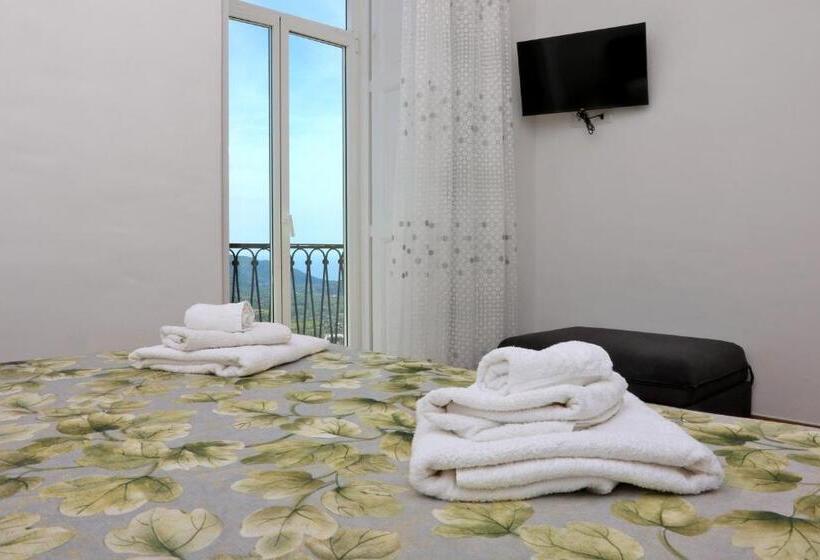 تختخواب و صبحانه Antares Rooms