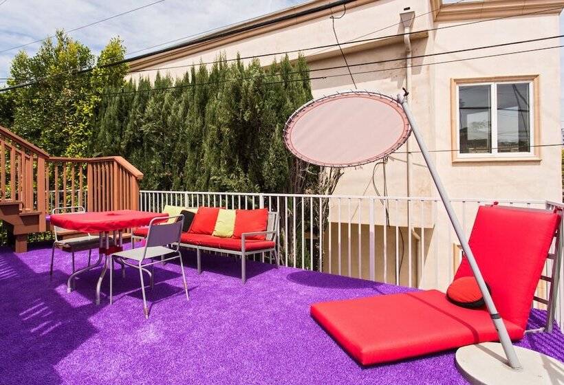 Beverly Hills Modern Guesthouse