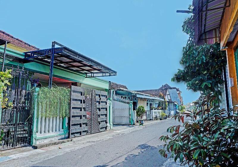 ホテル Oyo 91502 Kost Bu Lilies Syariah