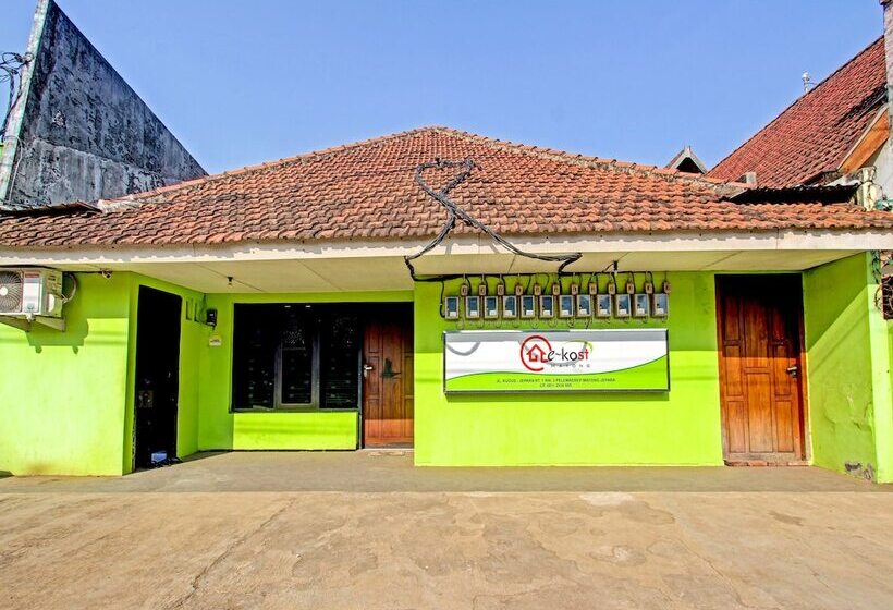 هتل Spot On 91521 Mayong Guesthouse