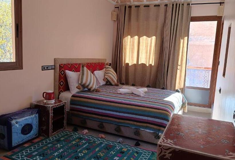 پانسیون Riad Otos Views