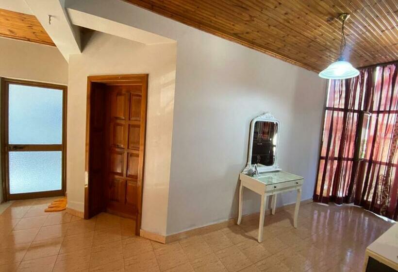 تختخواب و صبحانه Gather Inn Guest House
