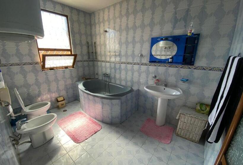 تختخواب و صبحانه Gather Inn Guest House