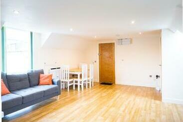 Cosy Apartment   14 Charlotte House