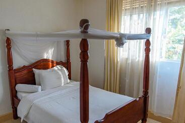 Garden Courts Hotel Masaka