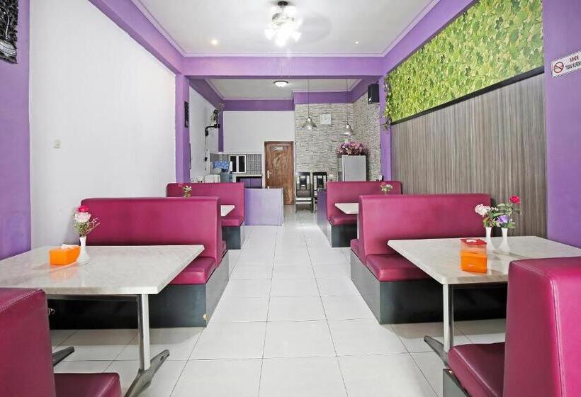 هتل Collection O 91449 Griya Ampenan Residence