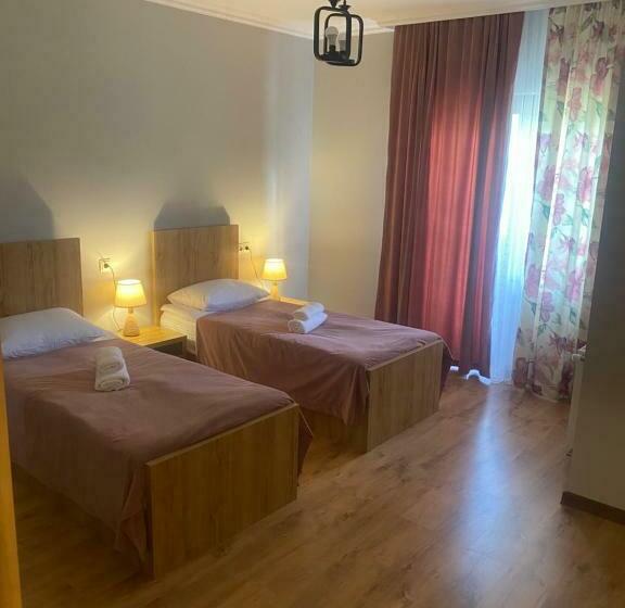 هتل Lanchvali Inn