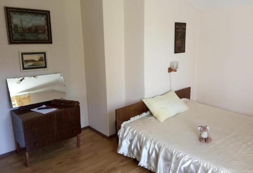 پانسیون Apartment In Kauguri