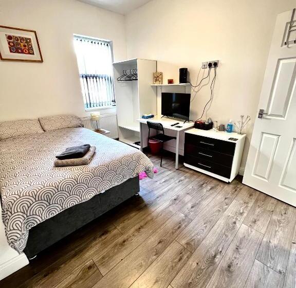 پانسیون Deluxe En Suite Room In Cv1