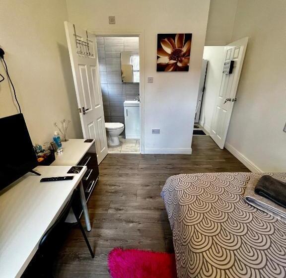 پانسیون Deluxe En Suite Room In Cv1