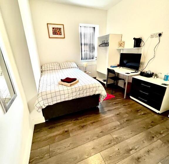 پانسیون Deluxe En Suite Room In Cv1