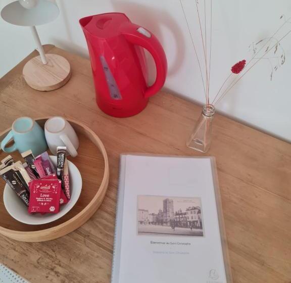 پانسیون Le Saint Christophe   Mairie D Aubervilliers Ligne 12