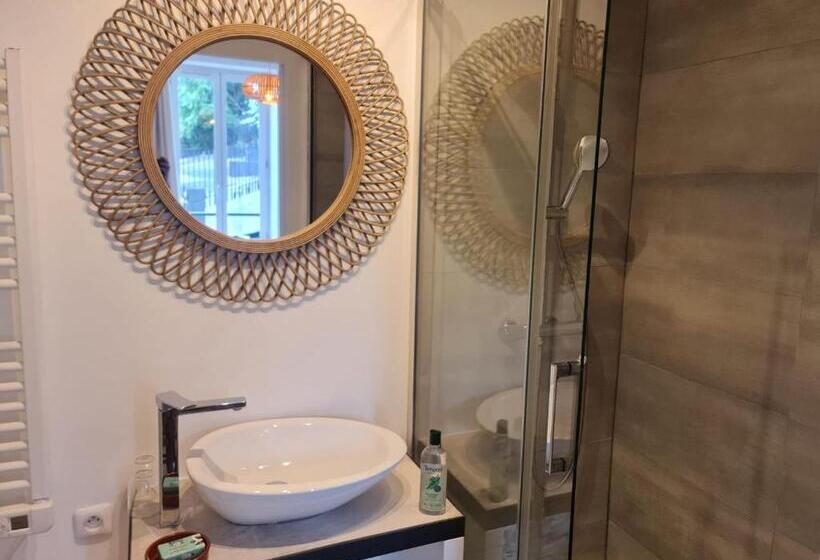 پانسیون Le Saint Christophe   Mairie D Aubervilliers Ligne 12