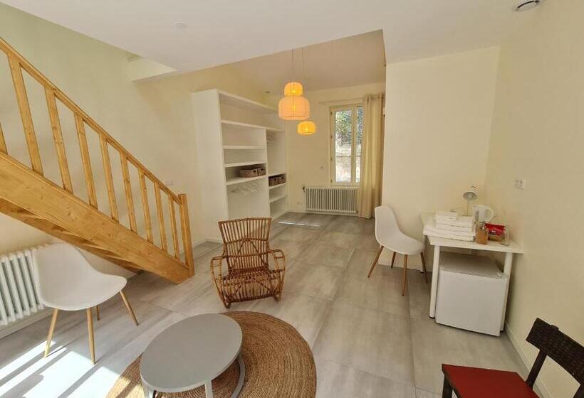 پانسیون Le Saint Christophe   Mairie D Aubervilliers Ligne 12