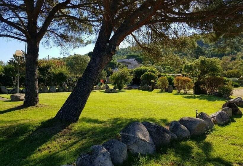 پانسیون Les Jardins De Santa Giulia   Charmante Chambre D Hôte