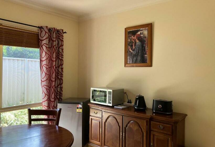 تختخواب و صبحانه James Court Suite