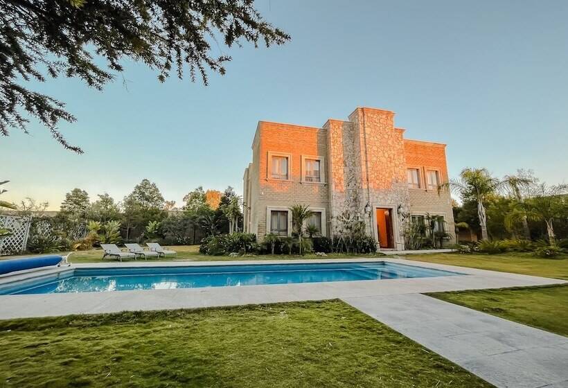 هتل Hacienda Los Arcangeles