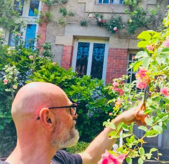 تختخواب و صبحانه La Maison Des Roses