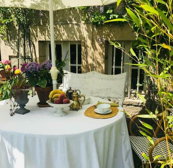 تختخواب و صبحانه La Maison Des Roses