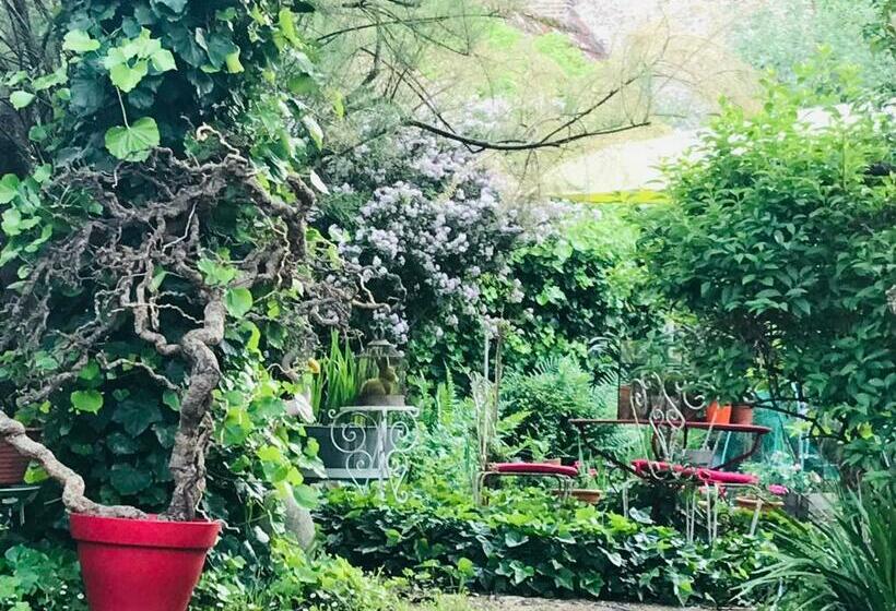 تختخواب و صبحانه La Maison Des Roses