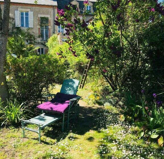 تختخواب و صبحانه La Maison Des Roses