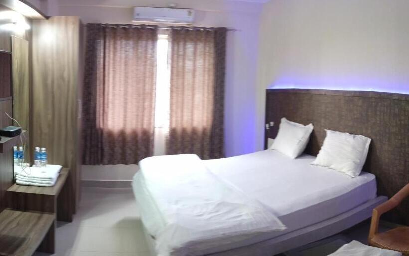 酒店 Staymaker Shubhodaya Lodge