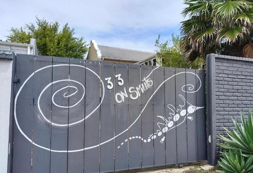 پانسیون 33 On Smuts Selborne