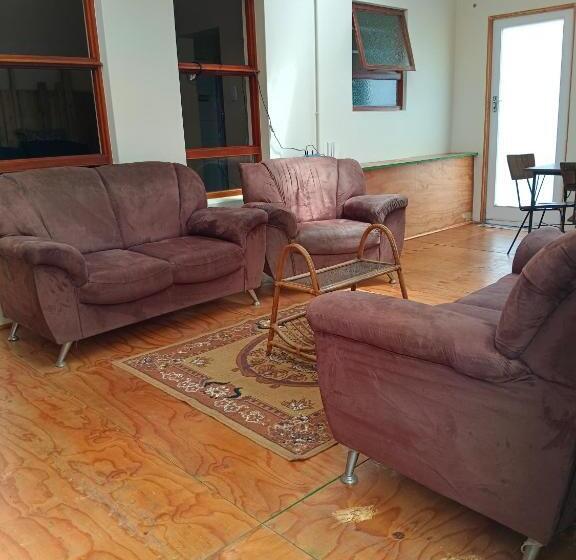 پانسیون 33 On Smuts Selborne