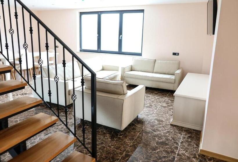 פנסיון Casa 5ive