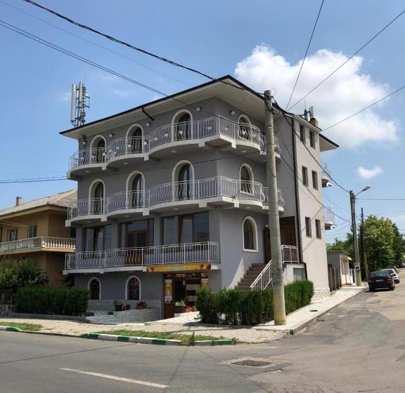 بنسيون Vila Onasis