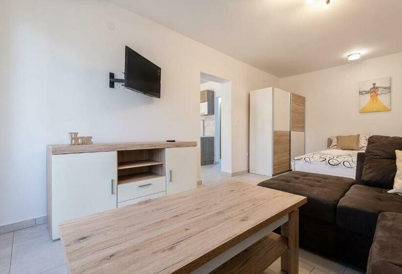 Apartments Mira
