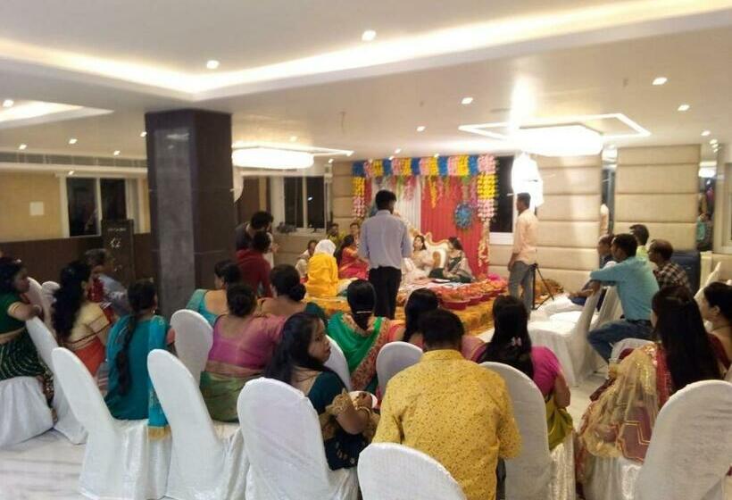 هتل Ekta International !! 300 Mts From Baba Baidyanath Dham Temple !!
