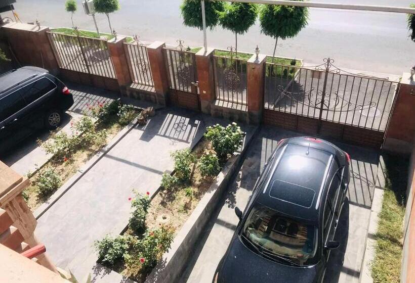 پانسیون Najaryan’s Family Guest House