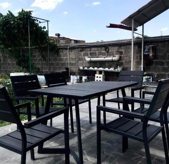 پانسیون Najaryan’s Family Guest House
