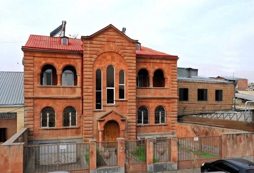 پانسیون Najaryan’s Family Guest House