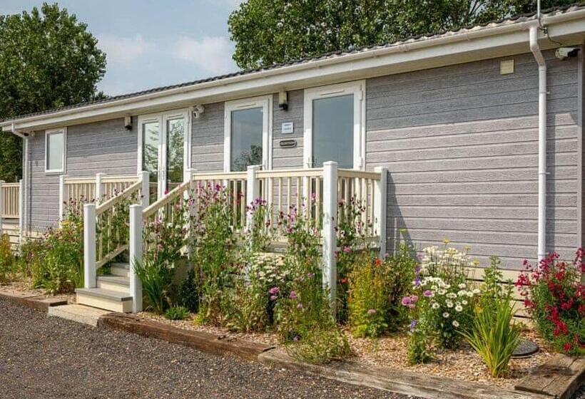 Курорт Otters Mead Boutique Lodges
