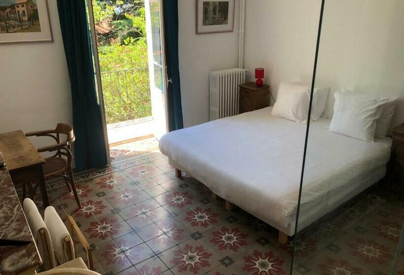 مبيت وإفطار Suite La Duchesse   Spa Jacuzzi   Massage  Sauna   4 Saisons   Piscine Chauffée Toute L Année   800m