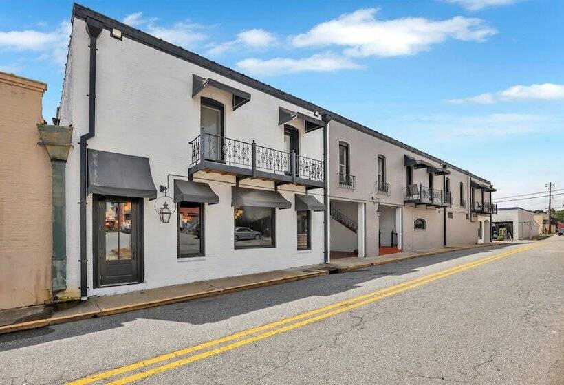 Eagle S Nest Spacious Loft Downtown Near Gsu