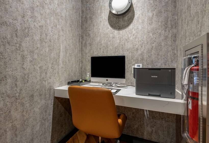 Cambria Hotel Portland Downtown Old Port