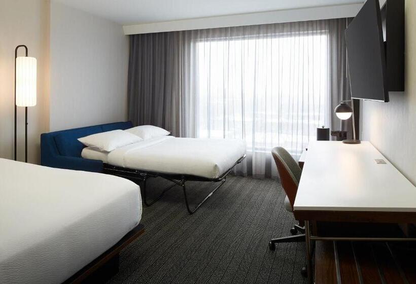 هتل Courtyard By Marriott Montreal Midtown